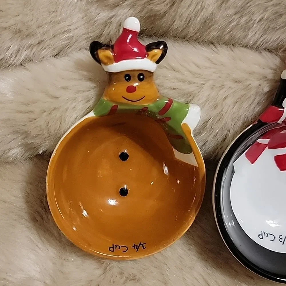 CHRISTMAS SANTA SNOWMAN REINDEER PENGUIN NESTING MEASURING CUP 4-PIECE SET